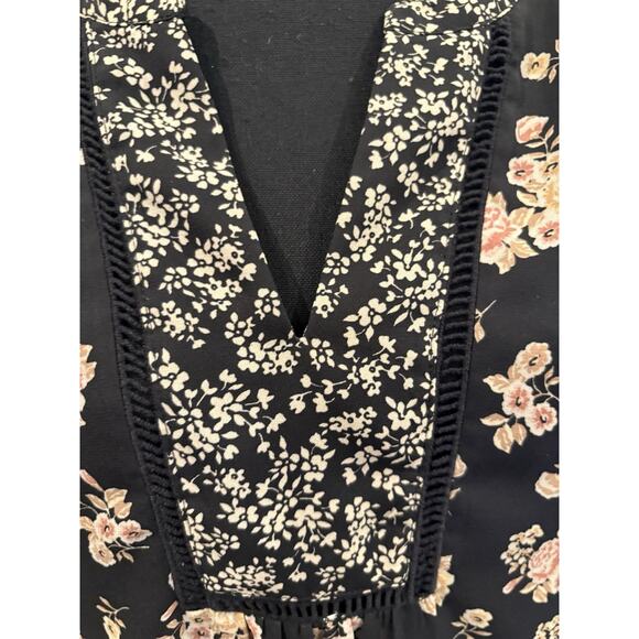 DR2 Black Floral Cap Sleeve V-Neck with Cutouts Blouse Size Medium - Picture 2 of 5